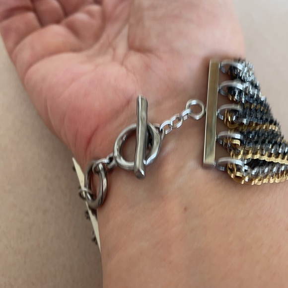 Tri Color Chain Bracelet with toggle closure - Picture 2 of 3